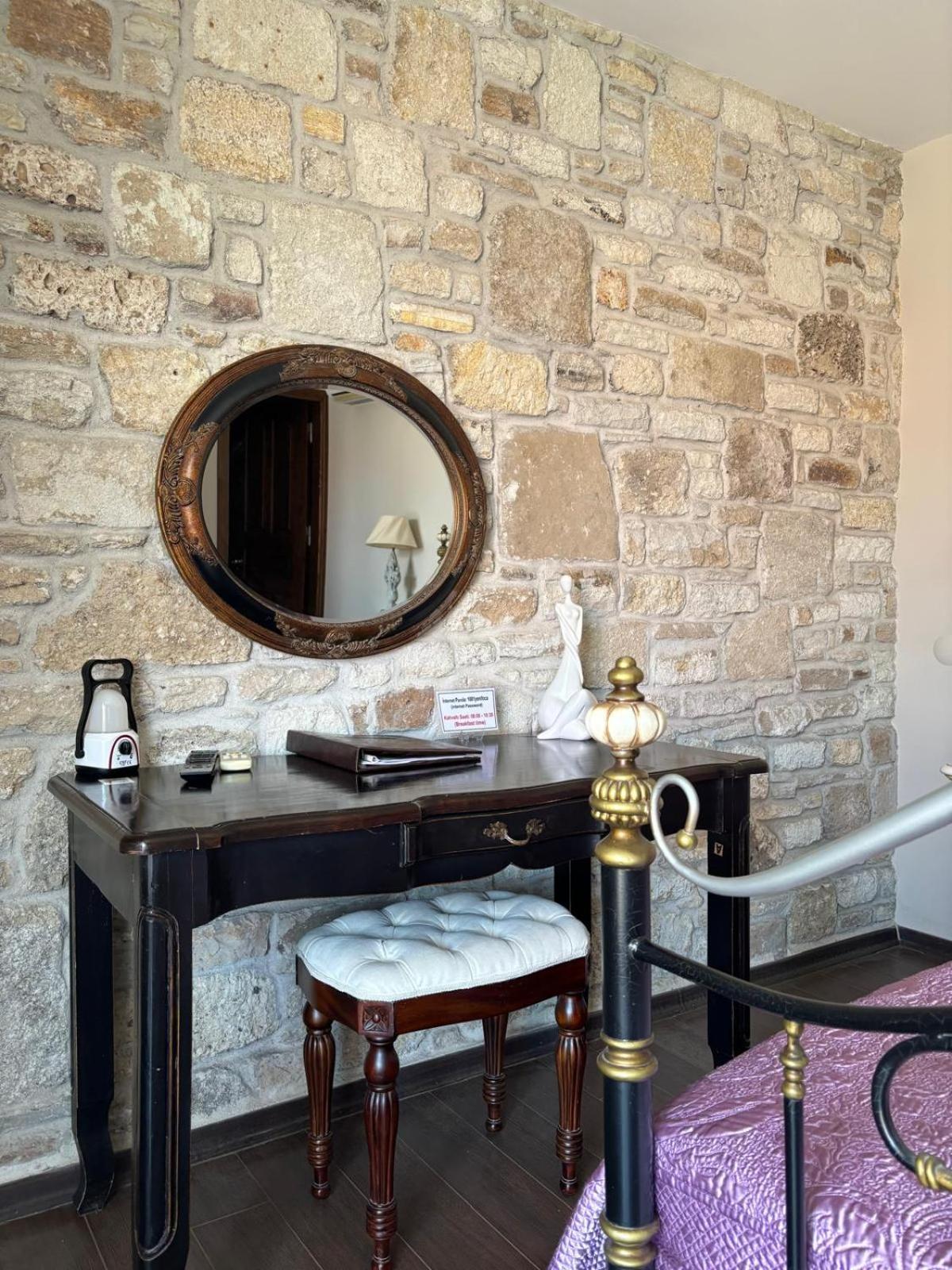 Griffon Hotel Yenifoca Екстериор снимка