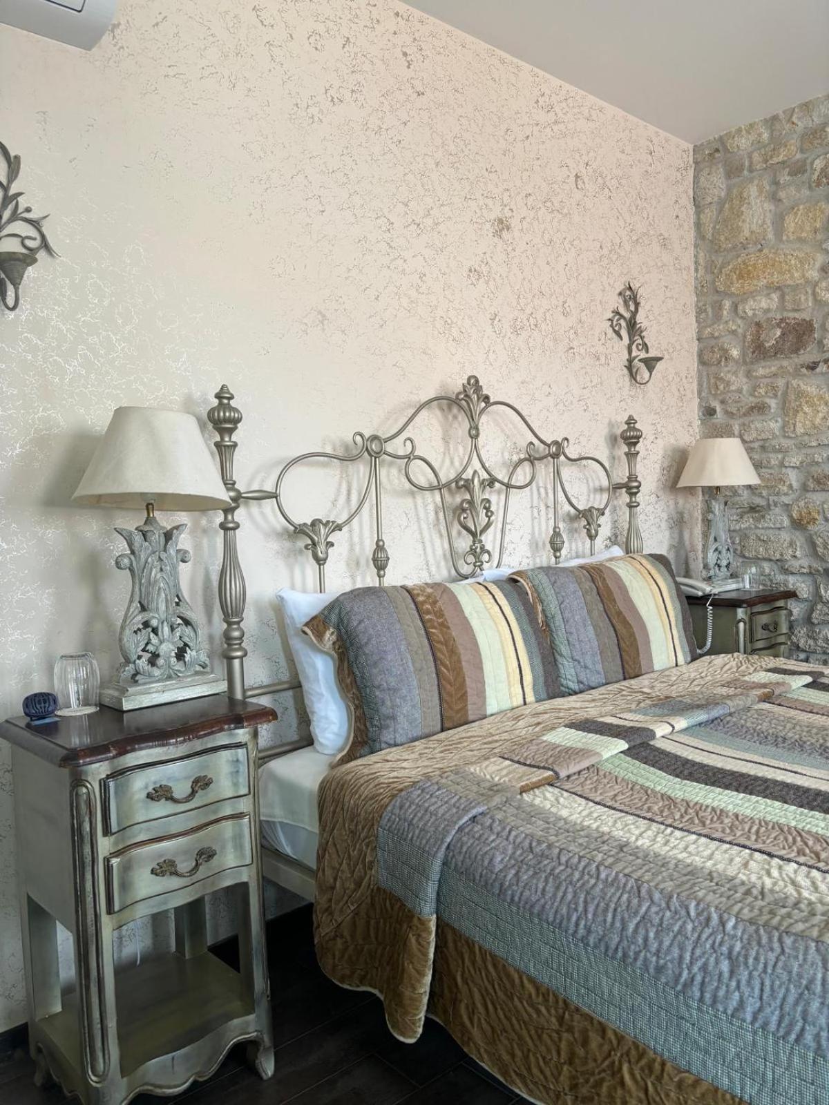 Griffon Hotel Yenifoca Екстериор снимка