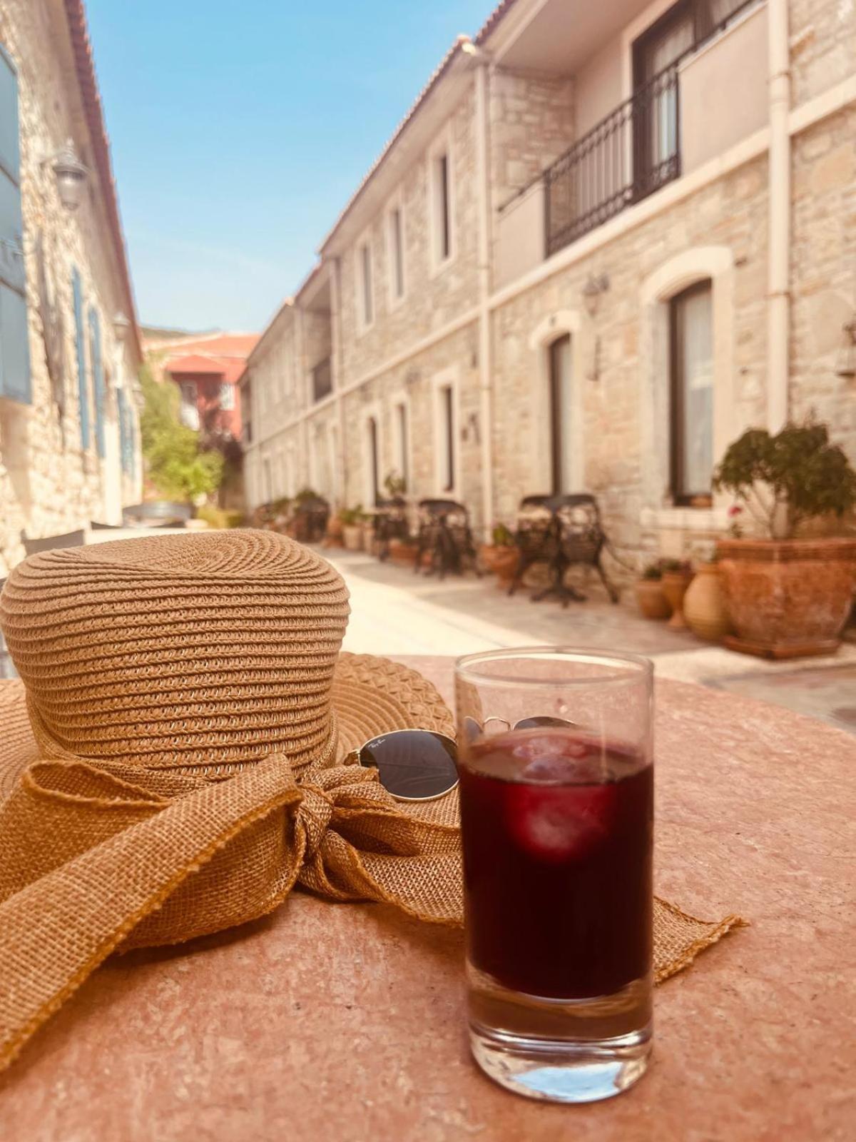 Griffon Hotel Yenifoca Екстериор снимка
