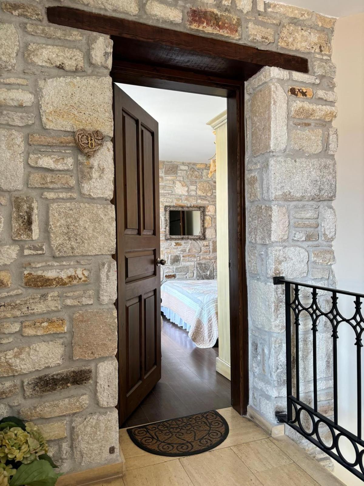 Griffon Hotel Yenifoca Екстериор снимка