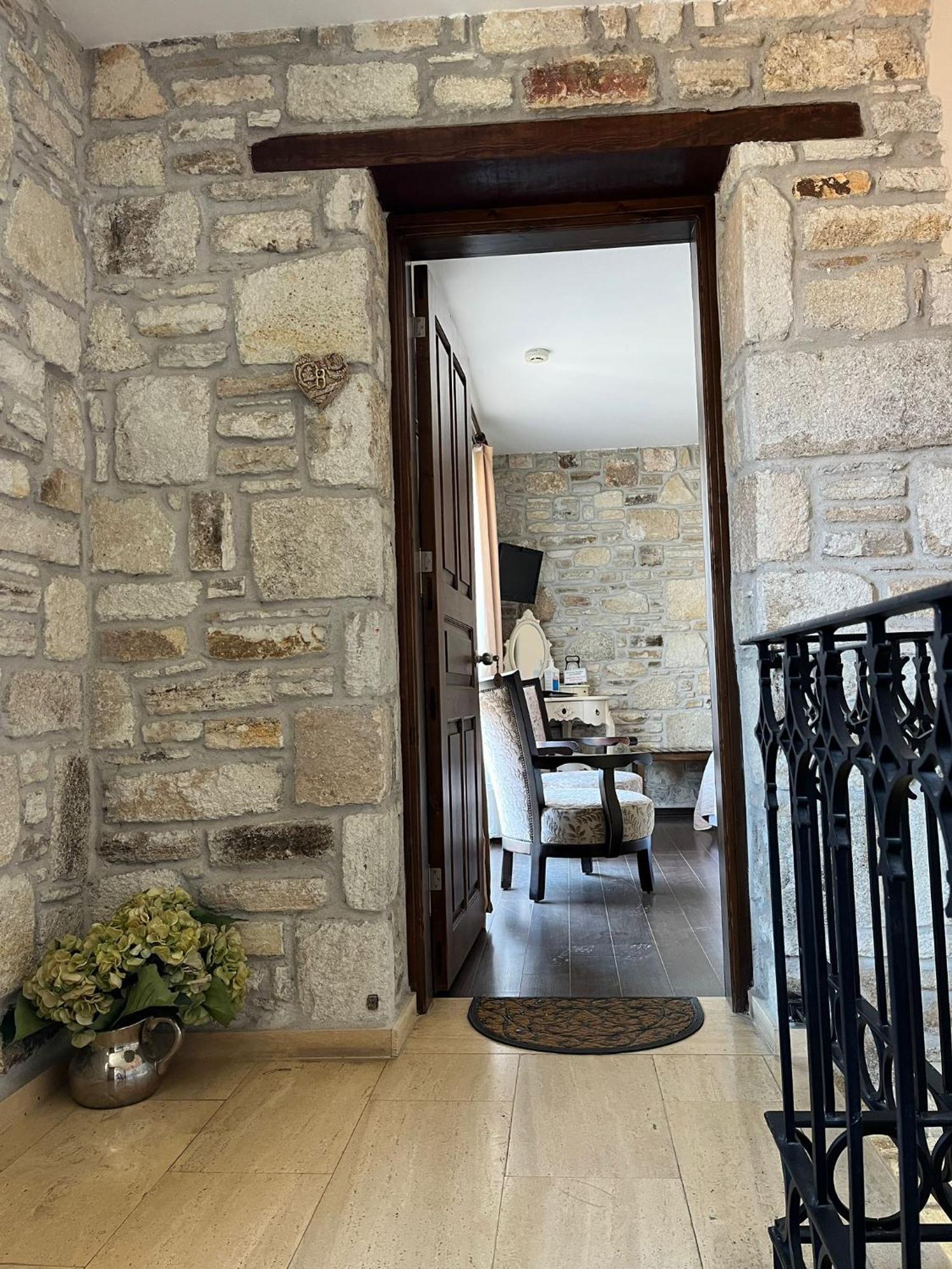 Griffon Hotel Yenifoca Екстериор снимка