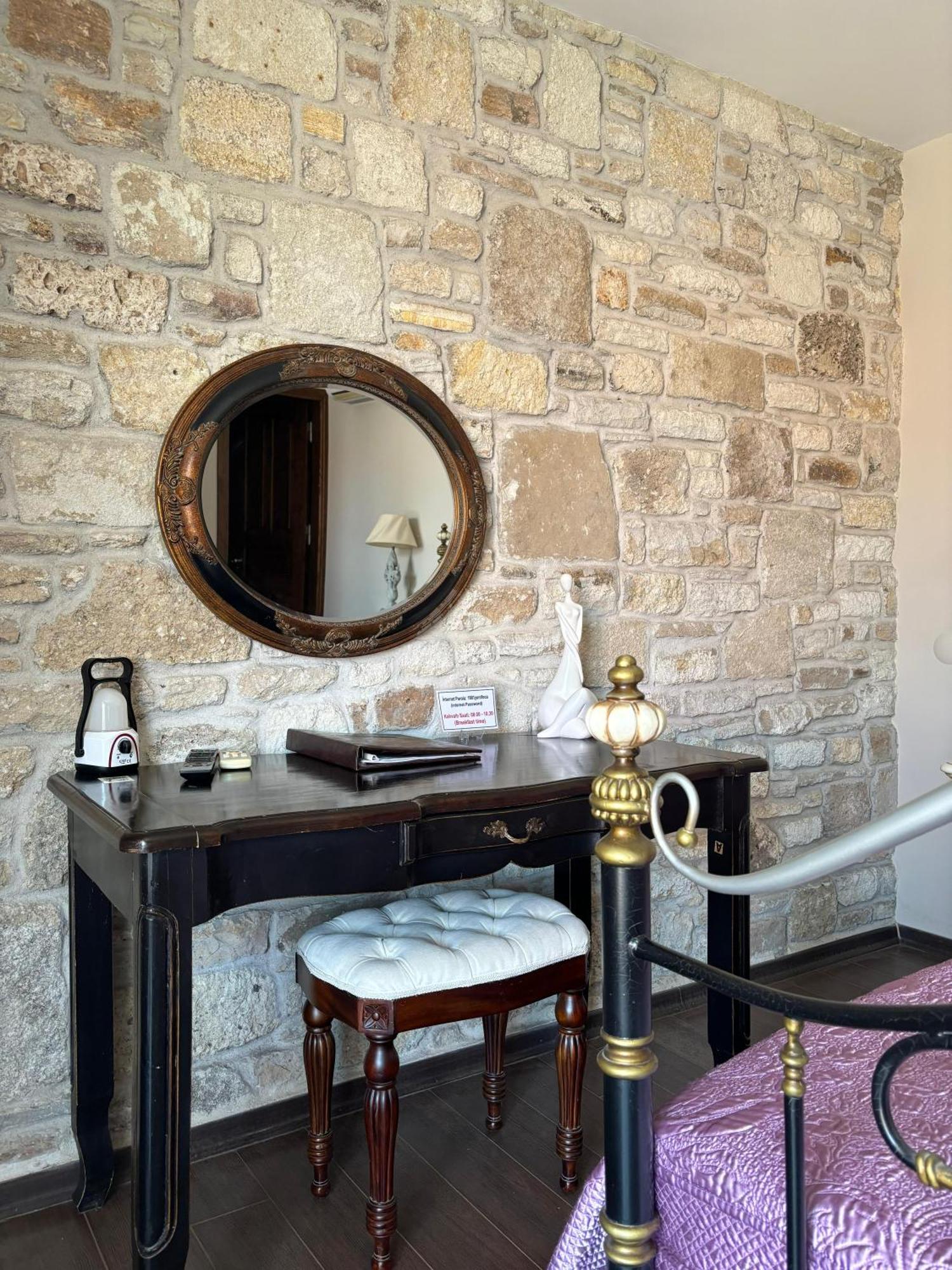 Griffon Hotel Yenifoca Екстериор снимка
